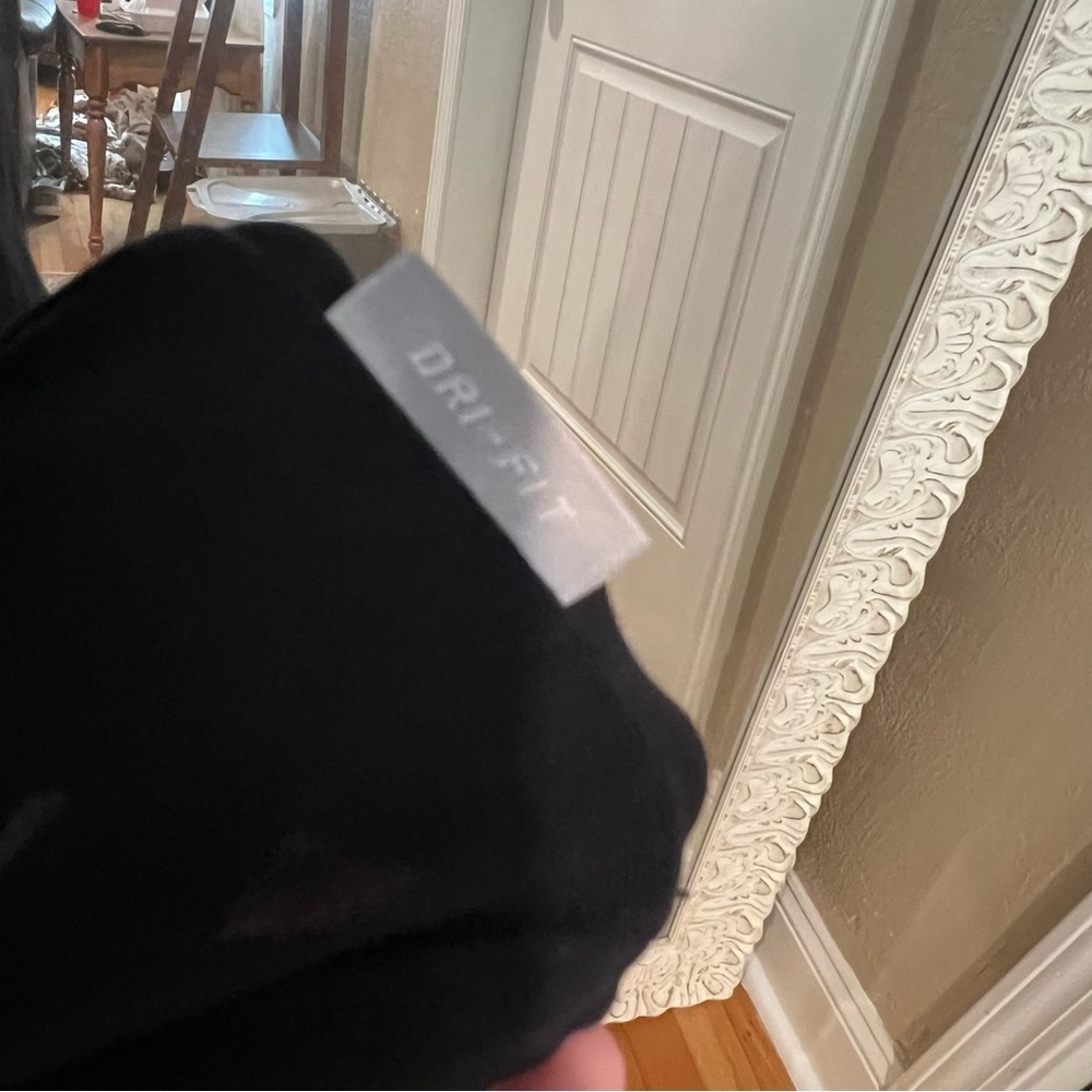 Nike Dri-Fit Top Athletic Wear Athleisure - Picture 3 of 4